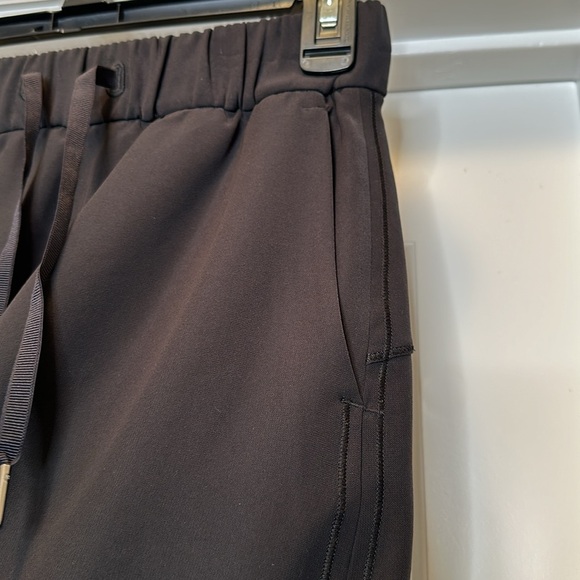 Lululemon On The Fly Skirt Woven Black. size 4 - Picture 3 of 10